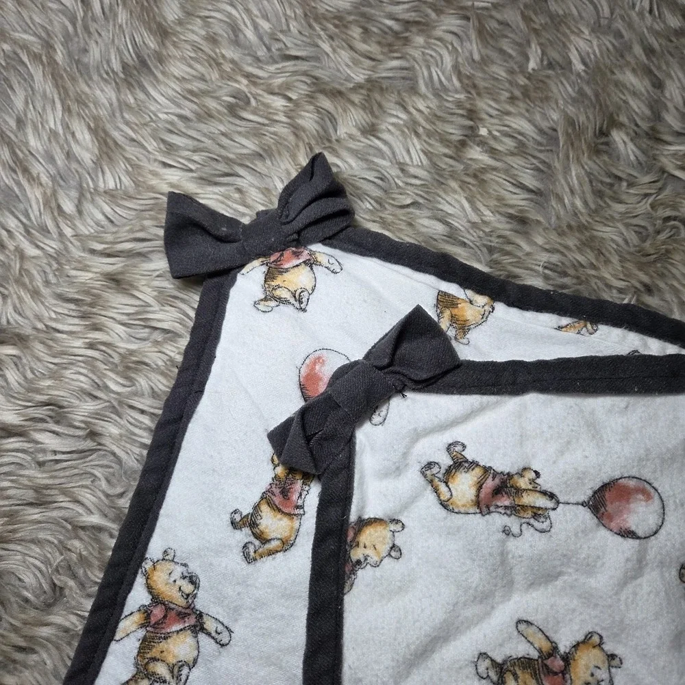 Disney‎ Baby Winnie the Pooh Balloon Lovey Security Blanket Black Trim Nursery